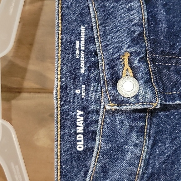 NWT Old Navy Distressed Jeans - Picture 2 of 4